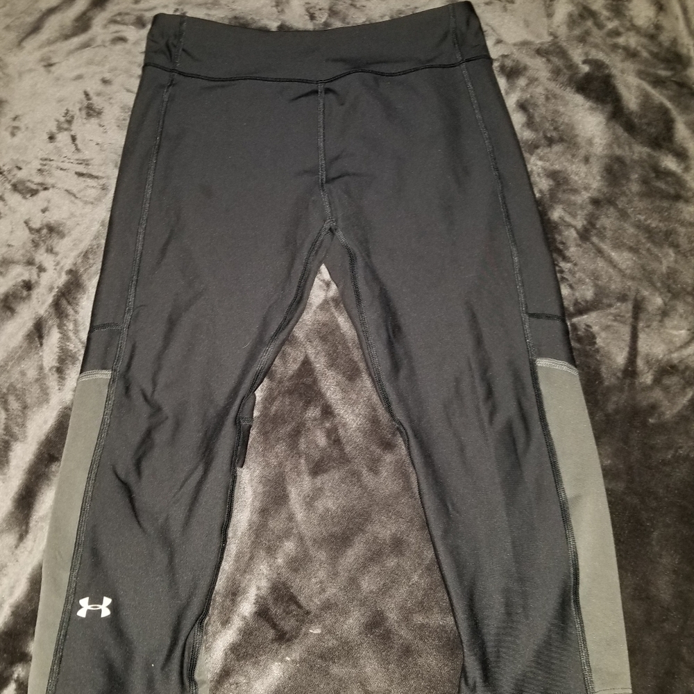 Under armour Women's size M Capri